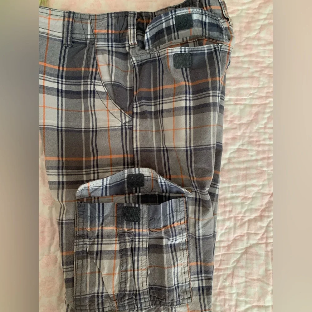 OshKosh B'Gosh Shorts Boy 7X Gray Blue Plaid Cargo Flat Front Pockets Adjustable